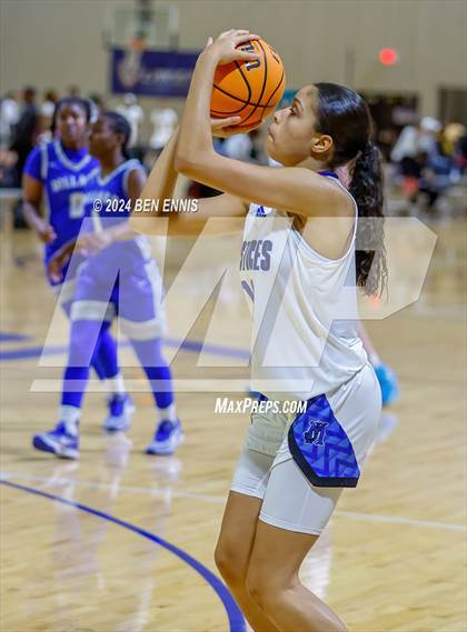 Thumbnail 3 in John Marshall vs. Dillard (She Got Game Classic) photogallery.