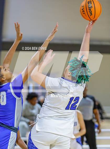 Thumbnail 3 in John Marshall vs. Dillard (She Got Game Classic) photogallery.