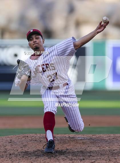 Thumbnail 2 in La Serna vs. Estancia photogallery.