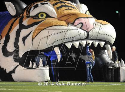 Thumbnail 2 in Gunter vs. Edgewood (UIL 3A Division 2 Region 2 Bi-District) photogallery.