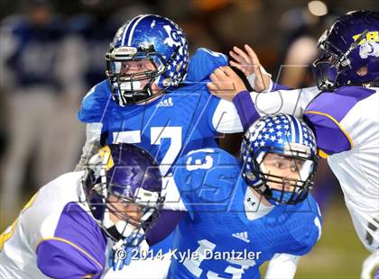 Thumbnail 3 in Gunter vs. Edgewood (UIL 3A Division 2 Region 2 Bi-District) photogallery.