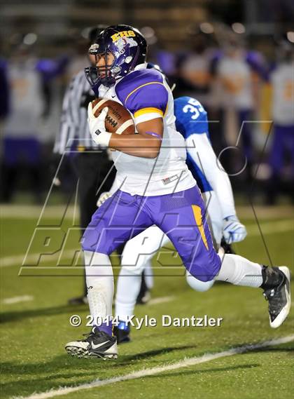 Thumbnail 2 in Gunter vs. Edgewood (UIL 3A Division 2 Region 2 Bi-District) photogallery.