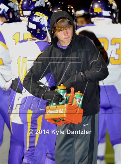 Thumbnail 1 in Gunter vs. Edgewood (UIL 3A Division 2 Region 2 Bi-District) photogallery.