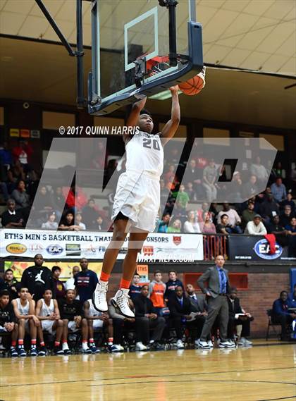 Thumbnail 1 in Evanston vs Homewood-Flossmoor (War on the Shore) photogallery.
