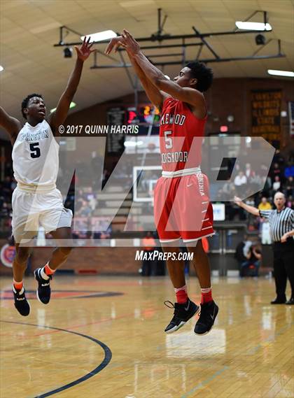 Thumbnail 3 in Evanston vs Homewood-Flossmoor (War on the Shore) photogallery.