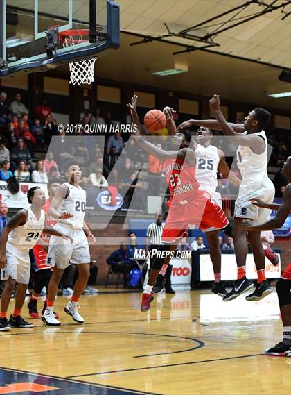 Thumbnail 1 in Evanston vs Homewood-Flossmoor (War on the Shore) photogallery.