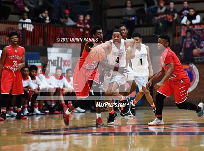 Thumbnail 3 in Evanston vs Homewood-Flossmoor (War on the Shore) photogallery.