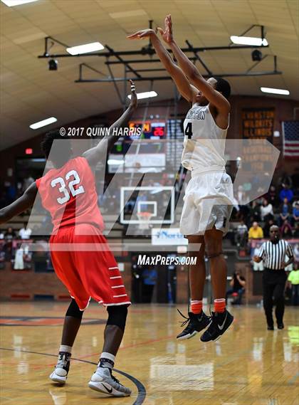 Thumbnail 2 in Evanston vs Homewood-Flossmoor (War on the Shore) photogallery.