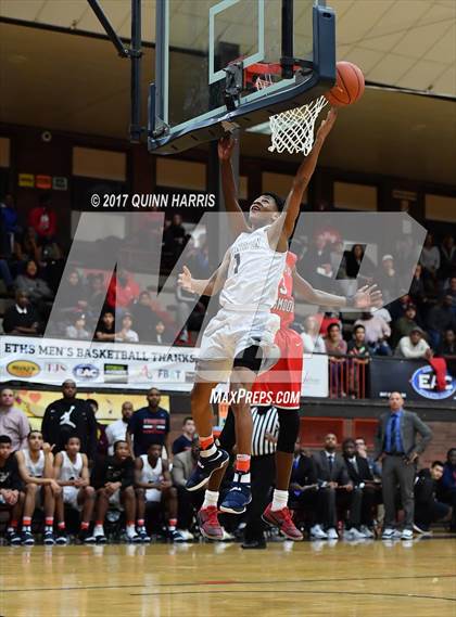 Thumbnail 1 in Evanston vs Homewood-Flossmoor (War on the Shore) photogallery.