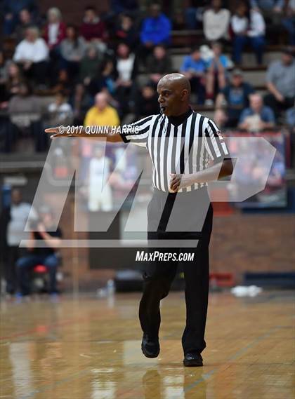 Thumbnail 2 in Evanston vs Homewood-Flossmoor (War on the Shore) photogallery.