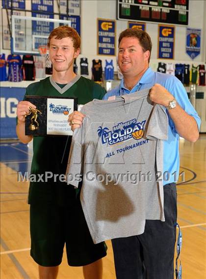 Thumbnail 2 in Ponderosa vs. Viewpoint (MaxPreps Holiday Classic) photogallery.