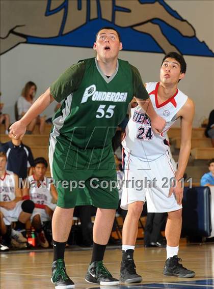 Thumbnail 3 in Ponderosa vs. Viewpoint (MaxPreps Holiday Classic) photogallery.