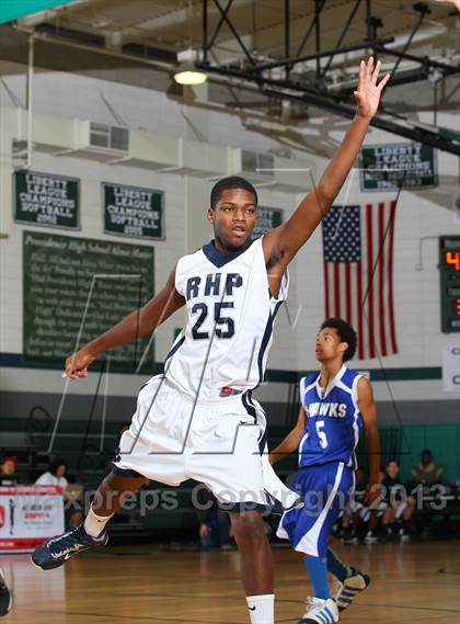 Thumbnail 3 in California Lutheran vs. Rolling Hills Prep photogallery.