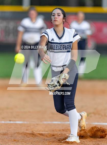 Thumbnail 1 in College Park @ Caney Creek photogallery.