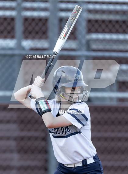 Thumbnail 1 in College Park @ Caney Creek photogallery.