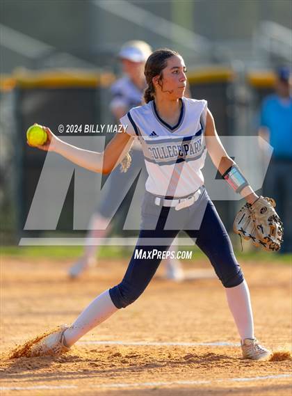 Thumbnail 3 in College Park @ Caney Creek photogallery.