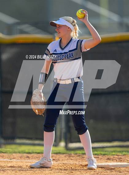 Thumbnail 1 in College Park @ Caney Creek photogallery.