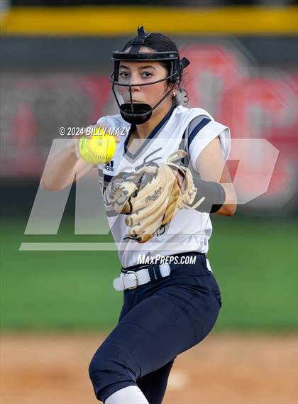 Thumbnail 3 in College Park @ Caney Creek photogallery.
