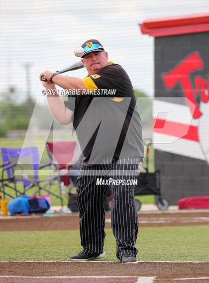 Thumbnail 2 in Malakoff vs. Troy (UIL 3A Quarterfinals) photogallery.