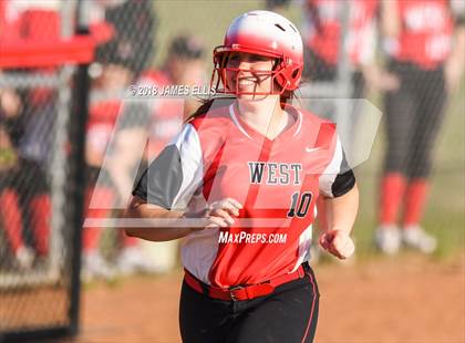 Thumbnail 2 in Lorena vs. West  photogallery.