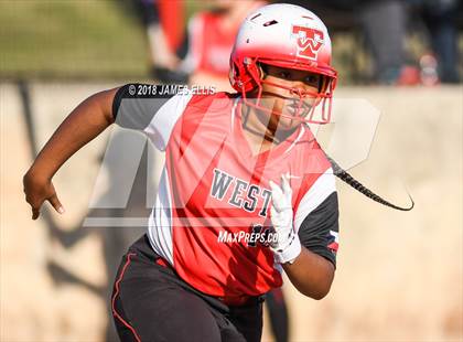 Thumbnail 2 in Lorena vs. West  photogallery.
