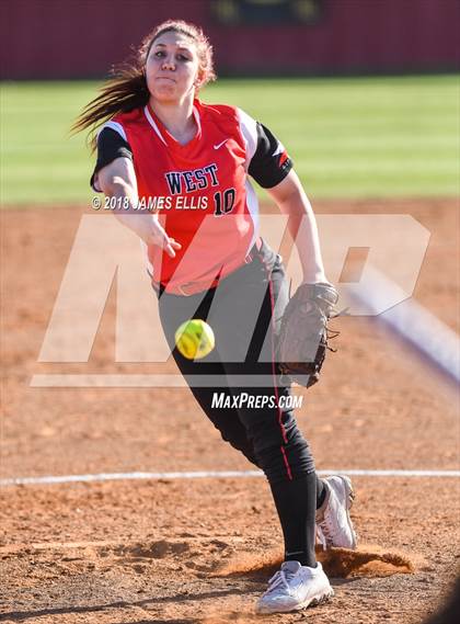 Thumbnail 3 in Lorena vs. West  photogallery.