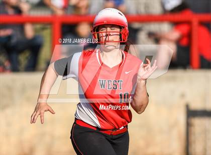 Thumbnail 3 in Lorena vs. West  photogallery.