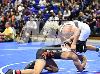Thumbnail 3 in UIL State Championships - 5A 138lb Final photogallery.