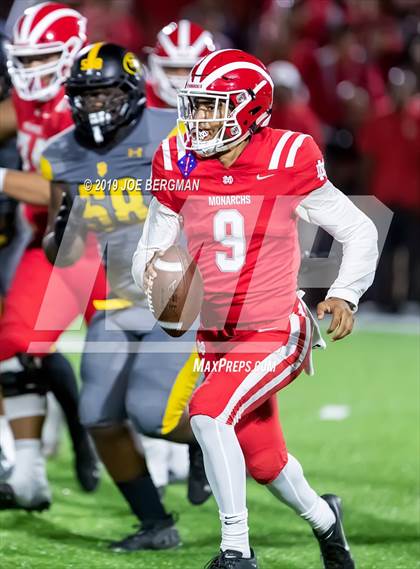 Thumbnail 2 in St. Frances Academy vs. Mater Dei (Trinity League vs. USA Showcase) photogallery.