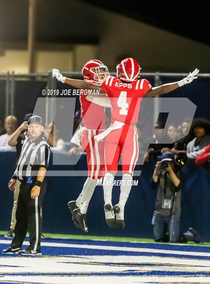 Thumbnail 2 in St. Frances Academy vs. Mater Dei (Trinity League vs. USA Showcase) photogallery.