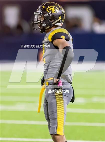 Thumbnail 2 in St. Frances Academy vs. Mater Dei (Trinity League vs. USA Showcase) photogallery.