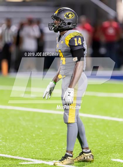 Thumbnail 1 in St. Frances Academy vs. Mater Dei (Trinity League vs. USA Showcase) photogallery.