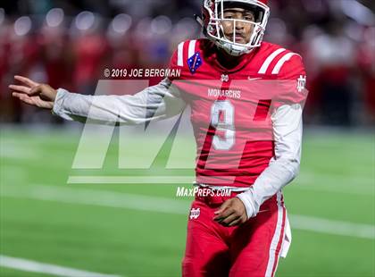 Thumbnail 3 in St. Frances Academy vs. Mater Dei (Trinity League vs. USA Showcase) photogallery.