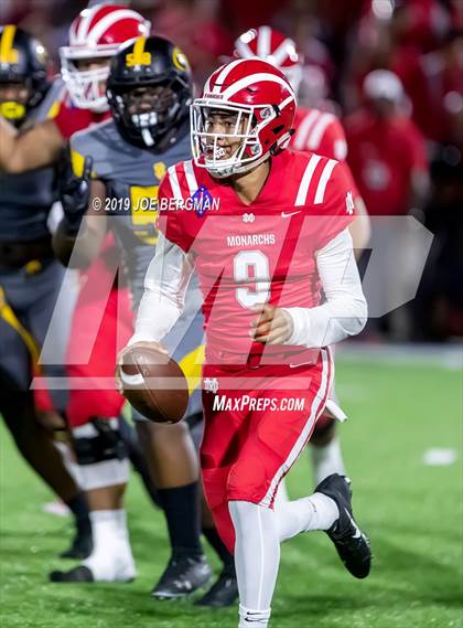 Thumbnail 3 in St. Frances Academy vs. Mater Dei (Trinity League vs. USA Showcase) photogallery.