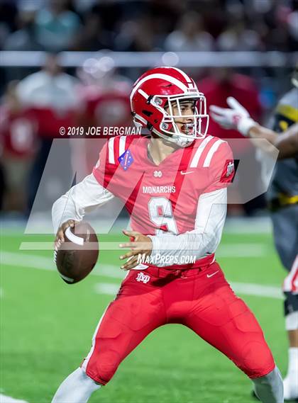 Thumbnail 3 in St. Frances Academy vs. Mater Dei (Trinity League vs. USA Showcase) photogallery.