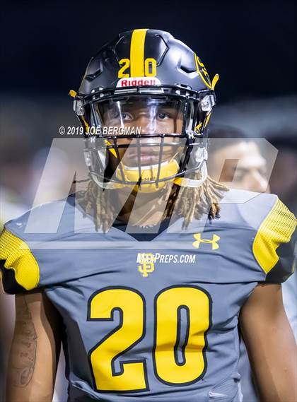 Thumbnail 2 in St. Frances Academy vs. Mater Dei (Trinity League vs. USA Showcase) photogallery.
