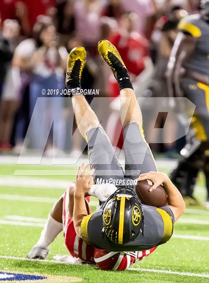 Thumbnail 2 in St. Frances Academy vs. Mater Dei (Trinity League vs. USA Showcase) photogallery.