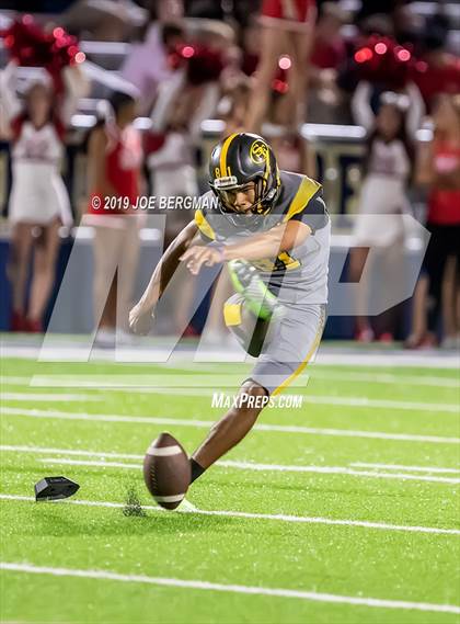 Thumbnail 2 in St. Frances Academy vs. Mater Dei (Trinity League vs. USA Showcase) photogallery.