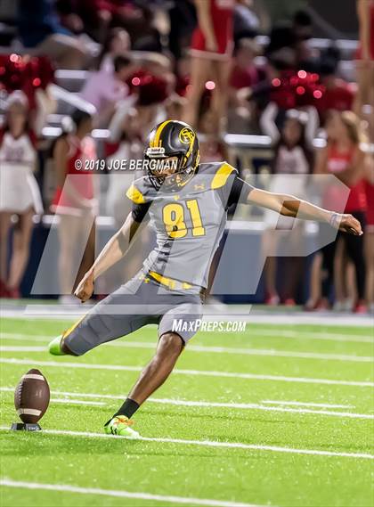 Thumbnail 3 in St. Frances Academy vs. Mater Dei (Trinity League vs. USA Showcase) photogallery.
