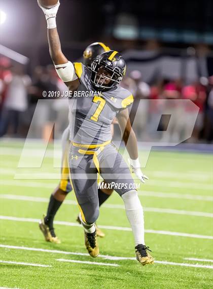 Thumbnail 3 in St. Frances Academy vs. Mater Dei (Trinity League vs. USA Showcase) photogallery.