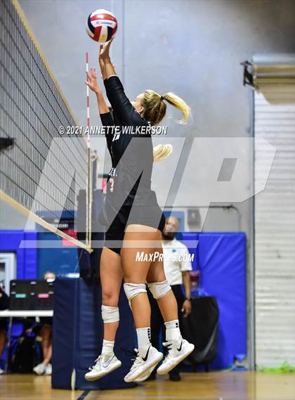 Thumbnail 3 in Walton vs. Homewood (Nike Tournament of Champions) photogallery.