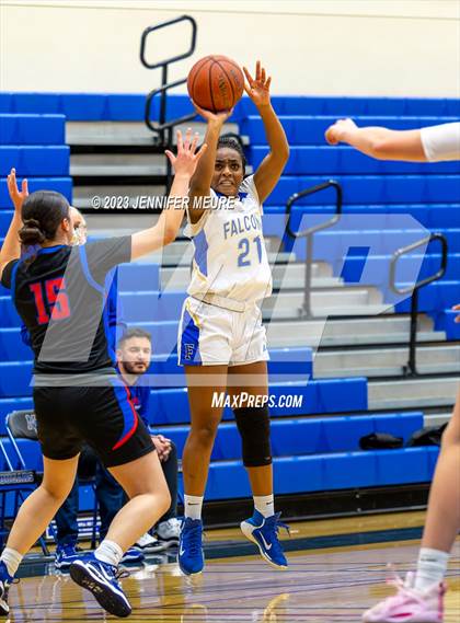 Thumbnail 2 in San Leandro vs. Foothill (Newark Optimist Club Holiday Classic) photogallery.