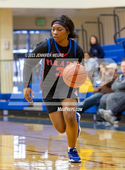 Thumbnail 1 in San Leandro vs. Foothill (Newark Optimist Club Holiday Classic) photogallery.