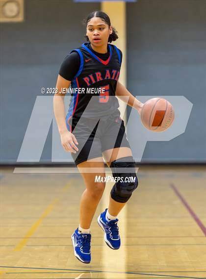 Thumbnail 3 in San Leandro vs. Foothill (Newark Optimist Club Holiday Classic) photogallery.