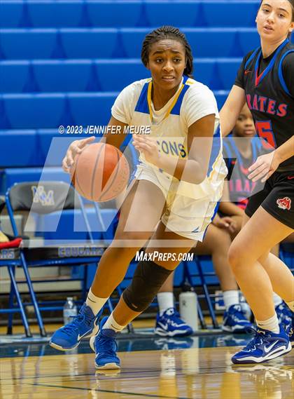 Thumbnail 2 in San Leandro vs. Foothill (Newark Optimist Club Holiday Classic) photogallery.