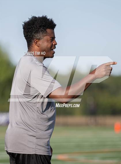 Thumbnail 1 in Damascus vs Blake (Paint Branch High School) photogallery.