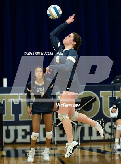 Thumbnail 3 in Utica Ford @ Grosse Pointe South photogallery.