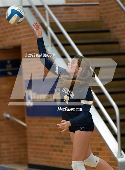 Thumbnail 2 in Utica Ford @ Grosse Pointe South photogallery.