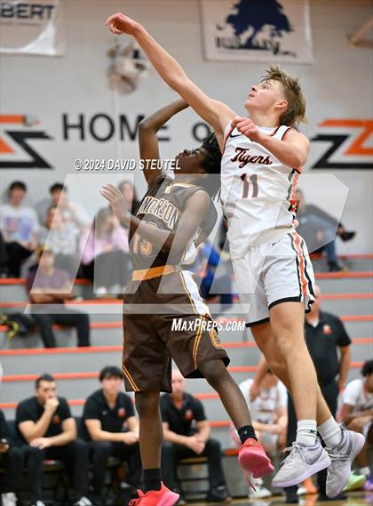 Thumbnail 2 in Gunderson @ Roseville (Tiger Classic) photogallery.