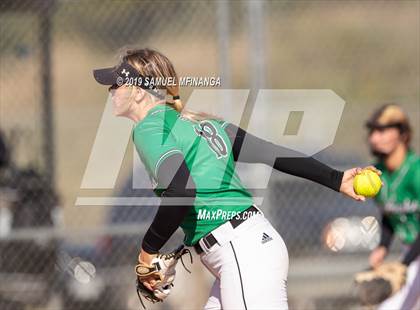 Thumbnail 3 in Skutt Catholic vs. Lincoln East photogallery.